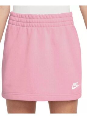 Girls Nike skirt. NWT. Pink. Large